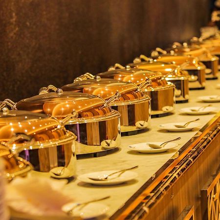Aurora Banquet And Hotel Чілав Екстер'єр фото