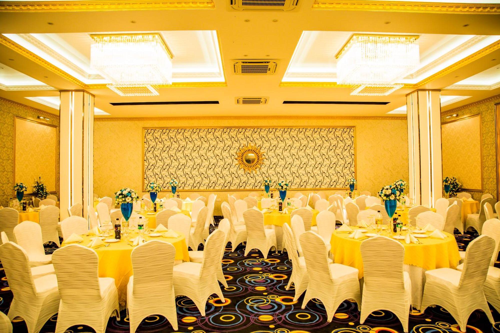 Aurora Banquet And Hotel Чілав Екстер'єр фото